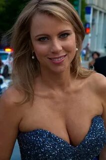 Lara Logan - beauty, brains and talent. Lara, Happy internat