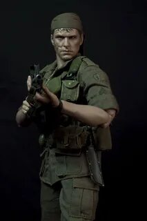 Doons Dungeon: Hot Toys Sgt Barnes - Platoon.