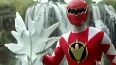 Conner pega o escudo Triassico Dublado l Power Rangers Dino 