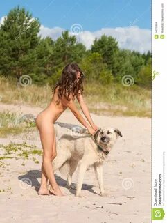 Vrouw neukt hond