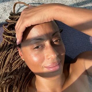 @essence_says Essence Atkins Instagram post Summer skin. ☀ 😎