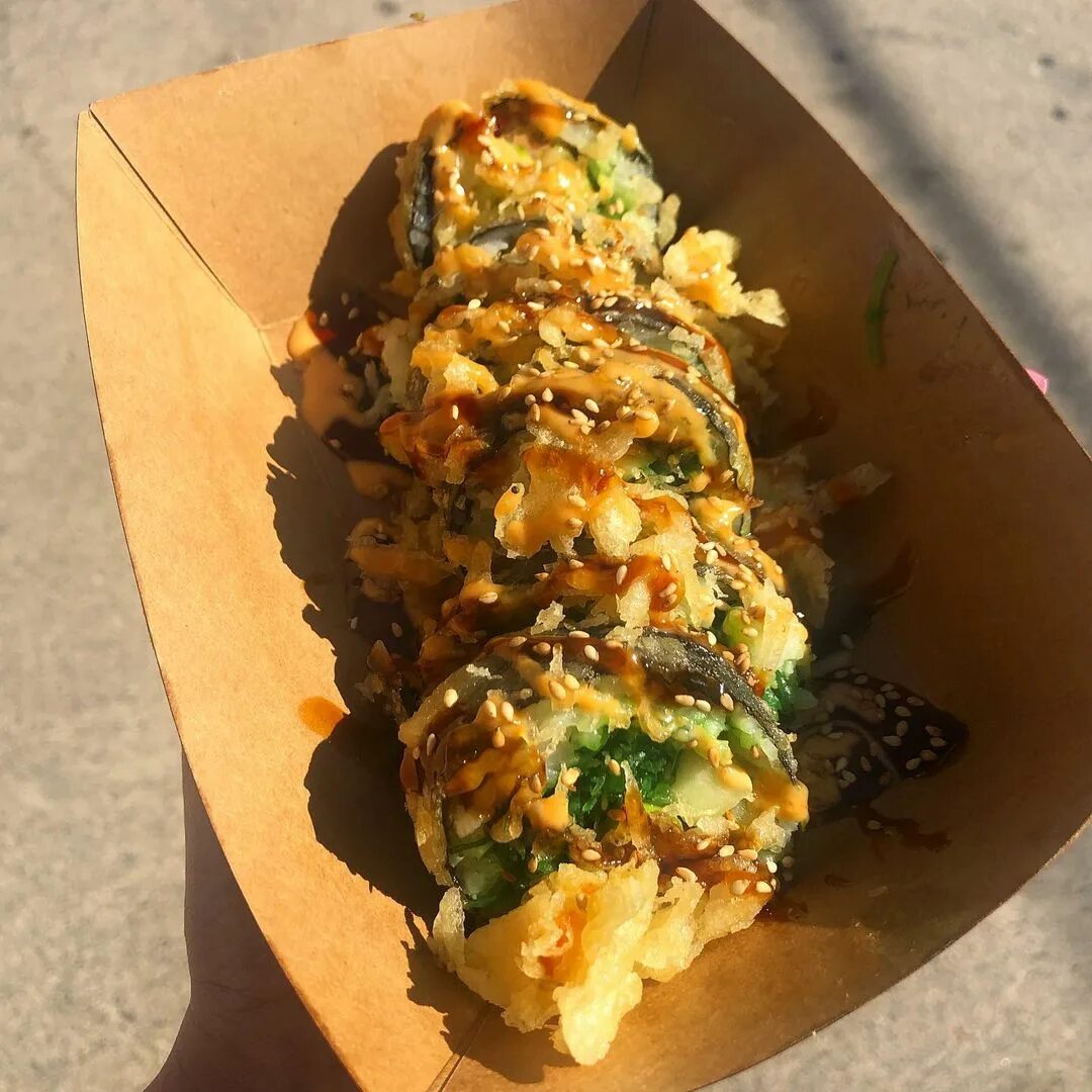 Thick Vegan в Instagram: "tornado shrimp tempura roll from @oonosushi ...
