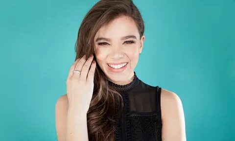 Hailee Steinfeld Laughing Related Keywords & Suggestions - H