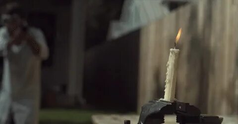 Тушение свечи выстрелом в замедленной съёмке Пикабу
