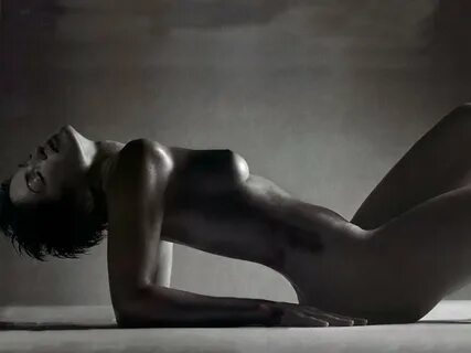 Mariska Hargitay Nude Pics.