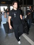 Cele bitchy Henry Cavill with unruly curly hair & sweatpants