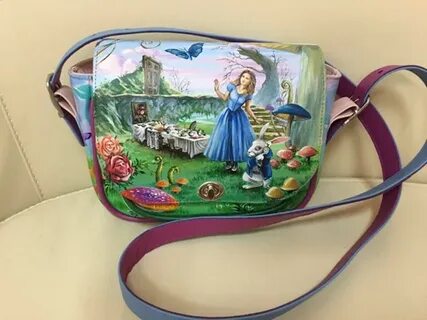 Our incredible handbag based on "Alice in Wonderland"🌺 uniqu