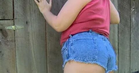 Big girl in Daisy Dukes - Imgur