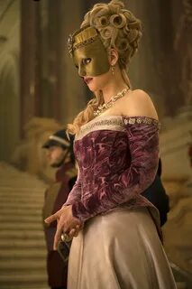 Stefanie Martini as Lady Ev - Emerald City (2016) (2000 × 30