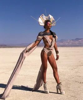 Best Outfits of Burning Man 2019 - Fashion Inspiration and D