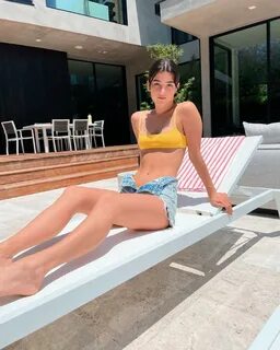Charli D’Amelio Sexy Poolside Bikini Posing Set Leaked.