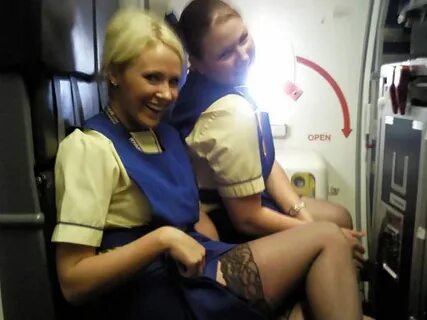 Female Flight Attendants (36 pics)
