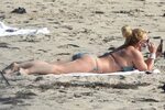 Leaked britney spears caught sunbathing in bikini with boyfr