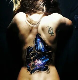 Парень рисует на спине своей девушки 3D рисунки 3d tattoos, 