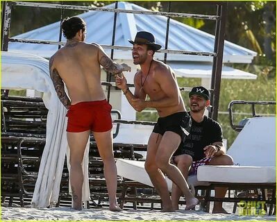 Maluma & Prince Royce Go Shirtless on Vacation in Miami! maluma flaunts...