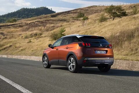 Peugeot 3008 (2022) boot space, practicality and safety Park