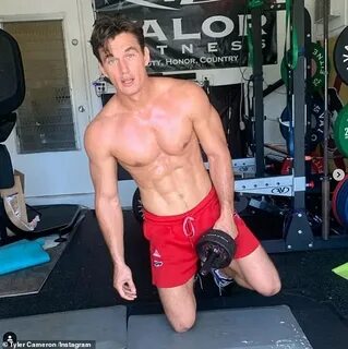 Tyler Cameron melts hearts once again as he puts his gym-hon