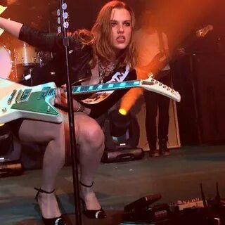 Lzzy hale topless ♥ Lzzy Hale is worth it. - Free xxx selfie