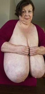 granny has massive tits (11/15) .