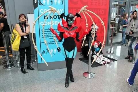 Bleez Red Lantern Bleez cosplayer at the 2018 New York C0m. 