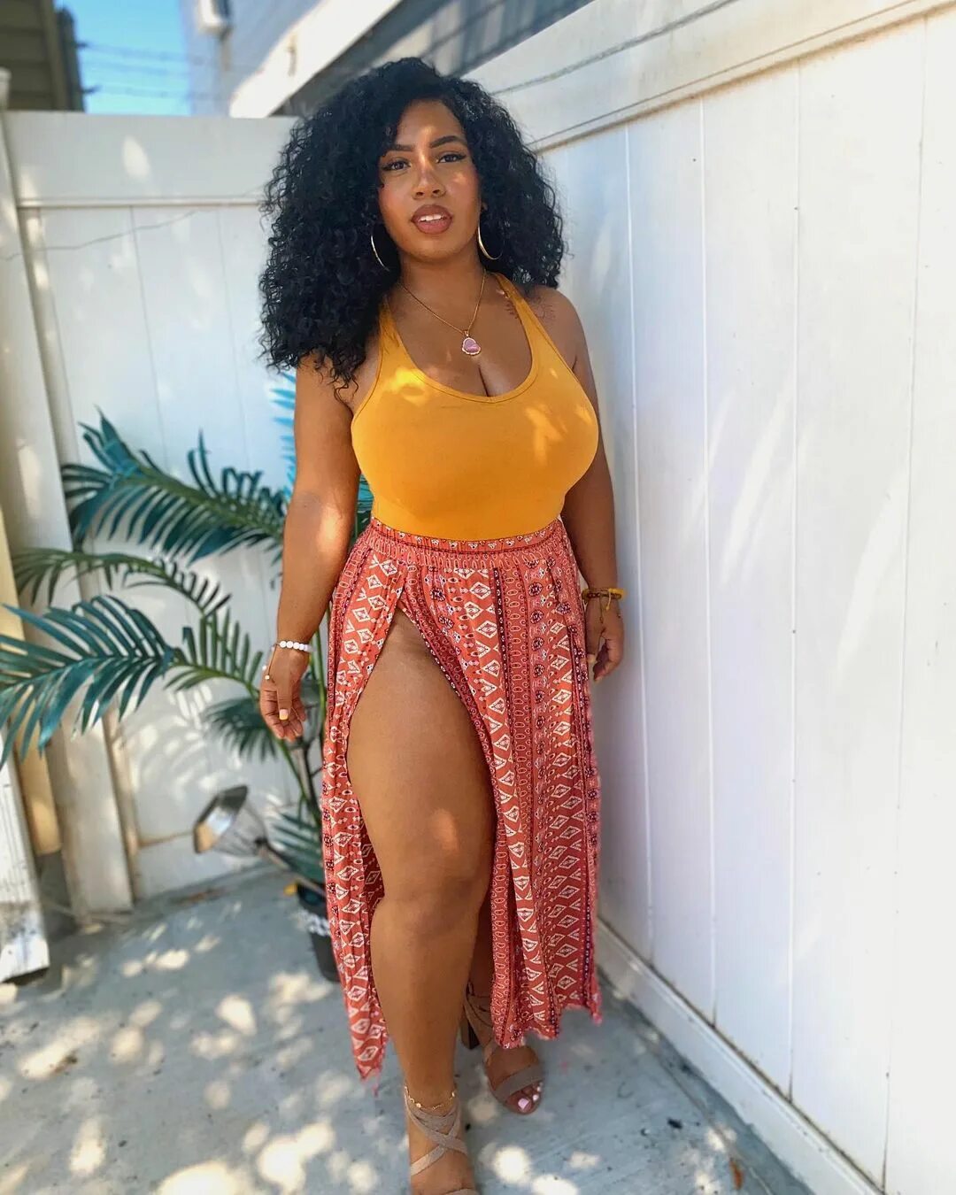 @forevercurlybri в Instagram: "Sweet thing 🌻 🍋" .