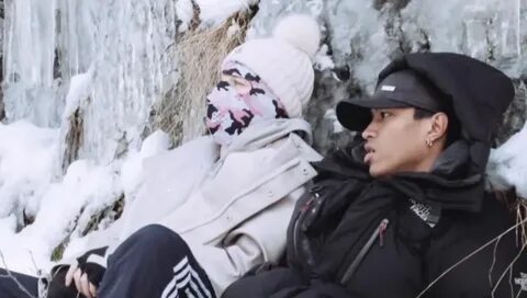 The bonnet Moncler white in the clip Diamond by Yung Lean Sp