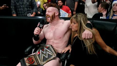Raw 11/30/15: Roman Reigns vs Sheamus - WWE World Heavyweigh
