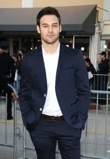 Ryan Guzman Age, Height, Wife, Girlfriend, Net Worth, Dating