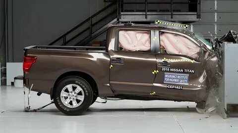 2018 Nissan Titan crew cab passenger-side small overlap IIHS crash test - Y...