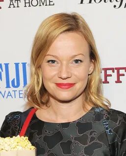 More Pics of Samantha Mathis Red Lipstick (1 of 3) - Makeup 