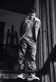 The Stars Come Out To Play: Tye Sheridan - Shirtless Photosh