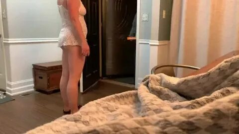 Hot lady caught the pizza delivery guy taking pics of her As