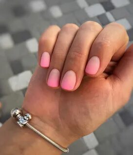 Омбре на коротких ногтях розовый (78 фото)
