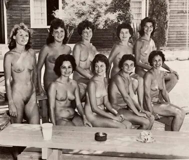 Голые девушки 60х годов - порно фото.