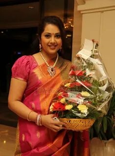 Indian Jewellery and Clothing: Actress meena with south sea 