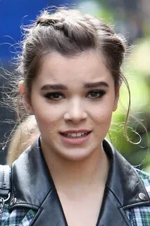 Hailee Steinfeld's Hairstyles & Hair Colors Steal Her Style 