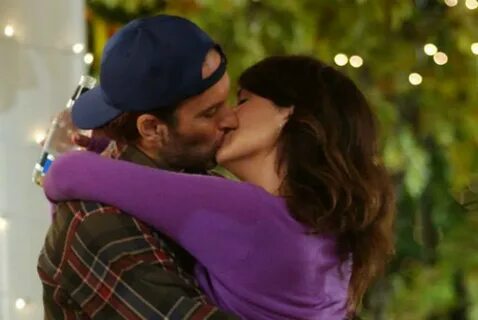 This 'Gilmore Girls' Revival Trailer Could Hint That Luke & 