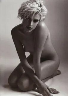 Agyness Deyn naked