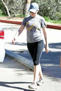 SCARLETT JOHANSSON in Leggings Hikinig in Los Angeles - Hawt