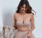Super Hot Sonam Kapoor Wiki Age Height Bikini Pics Wallpaper