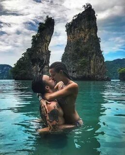 What would be your Couple Goals 💙 😉? Would you like to swim 