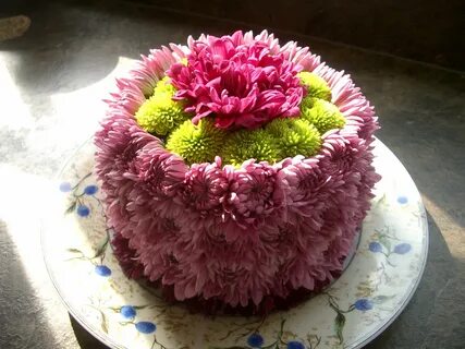 flower birthday cake Birthday cake with flowers, Fresh flowe