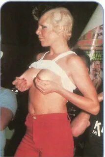 Wendy O. Williams, lead singer of the Plasmatics Singer, Pun