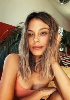 Picture of Nathalie Kelley