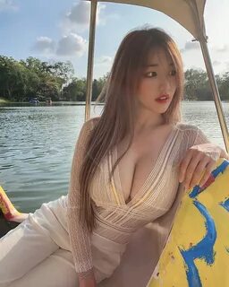 Siew Pui Yi pay a New Year call with huge boobs - XiaoGirls