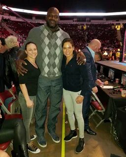 Amanda Nunes na Twitterze: "He is bigger in person. @shaq gr