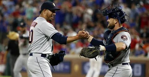 Astros pick up messy win over Rangers, clinch series