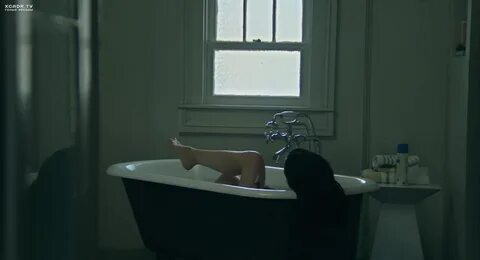 Ана де Армас бреется в ванне - Глубокие воды (2022) XCADR.NE