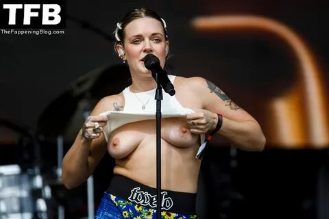 Tove Lo Shows Her Nude Titties on Stage (2 Photos + Video) .