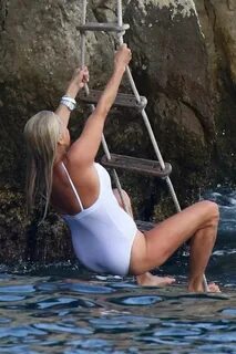 Christie-Brinkley-in-White-Swimsuit-2018--01.jpg ImageBan.ru